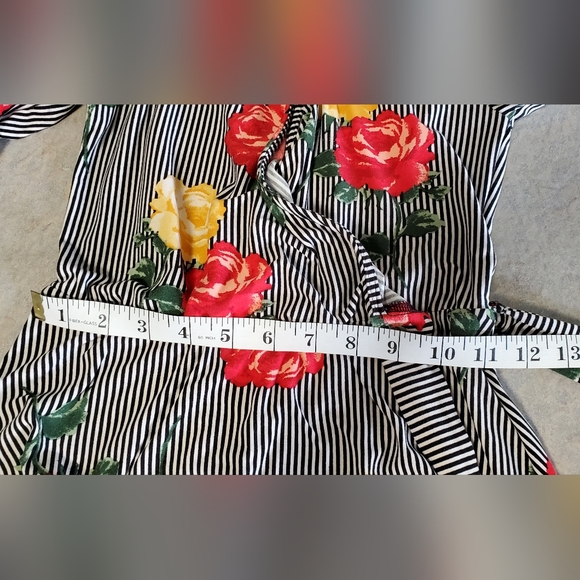 FLORAL AND STRIPED FAUX WRAP MINI DRESS - Picture 4 of 6